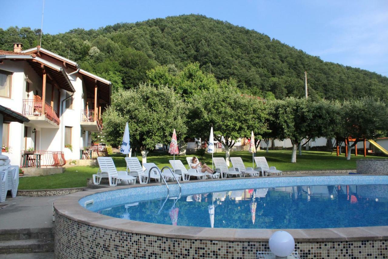 By The River Hotel Complex Balcaneţ Exterior foto