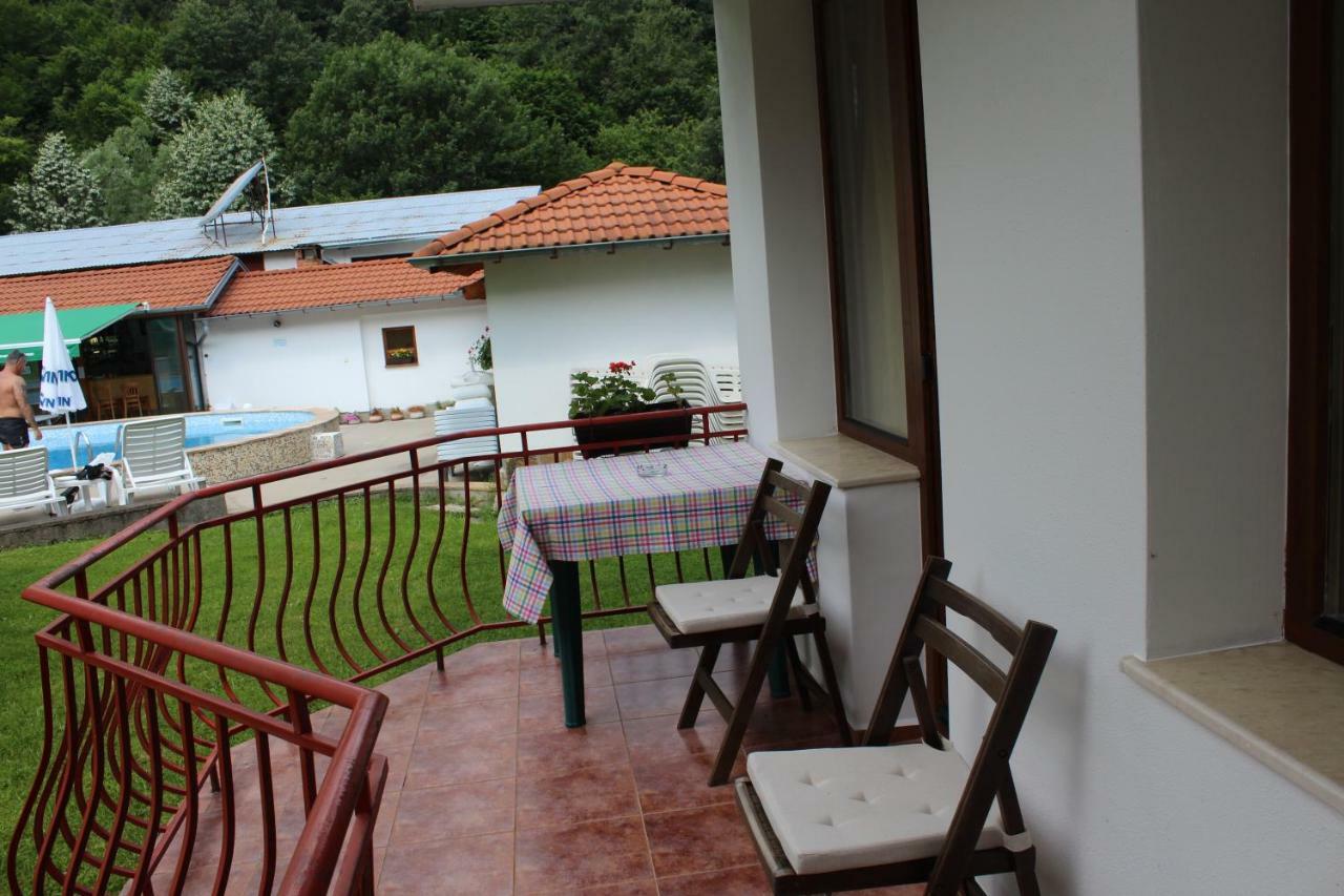 By The River Hotel Complex Balcaneţ Exterior foto