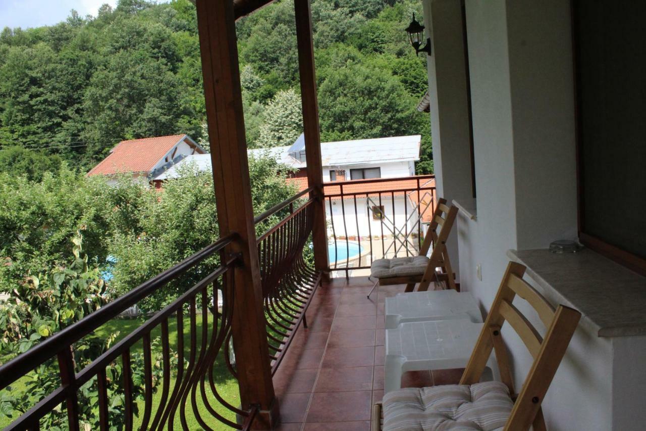 By The River Hotel Complex Balcaneţ Exterior foto