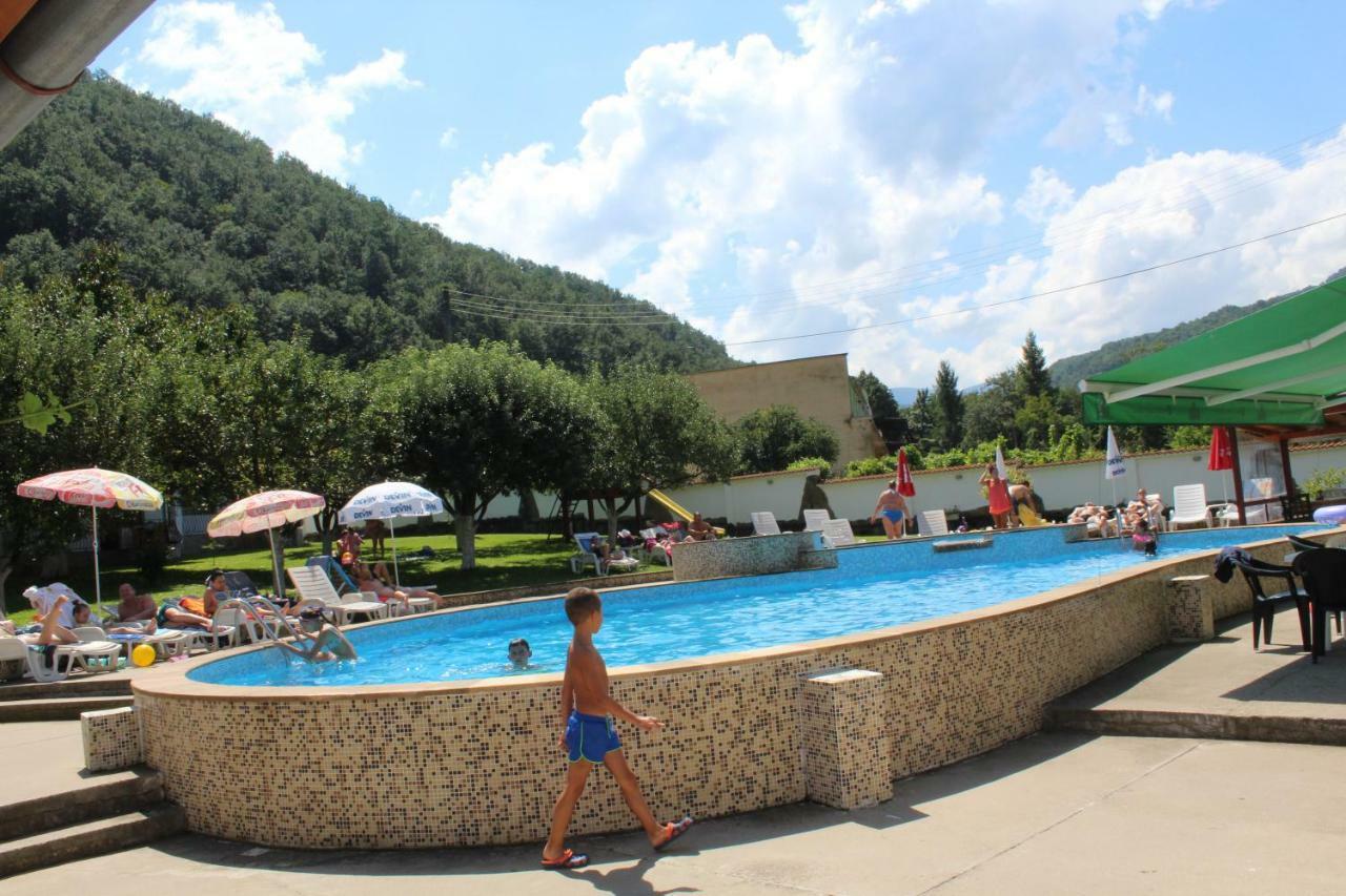 By The River Hotel Complex Balcaneţ Exterior foto