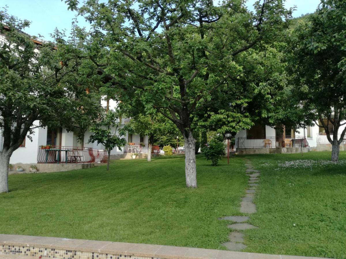 By The River Hotel Complex Balcaneţ Exterior foto